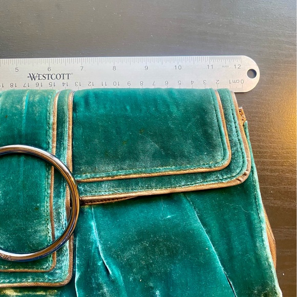 Vintage Look Green Velvet Clutch - Picture 6 of 8